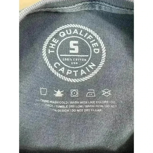 The Qualified Captain Men’s LOT OF 2 Pocket T Gray Blue Size Small Boat Beach - Picture 6 of 11